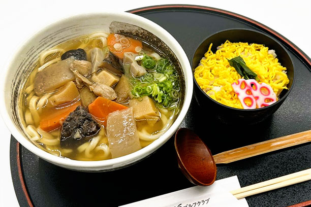 けんちんうどんとちらし寿司